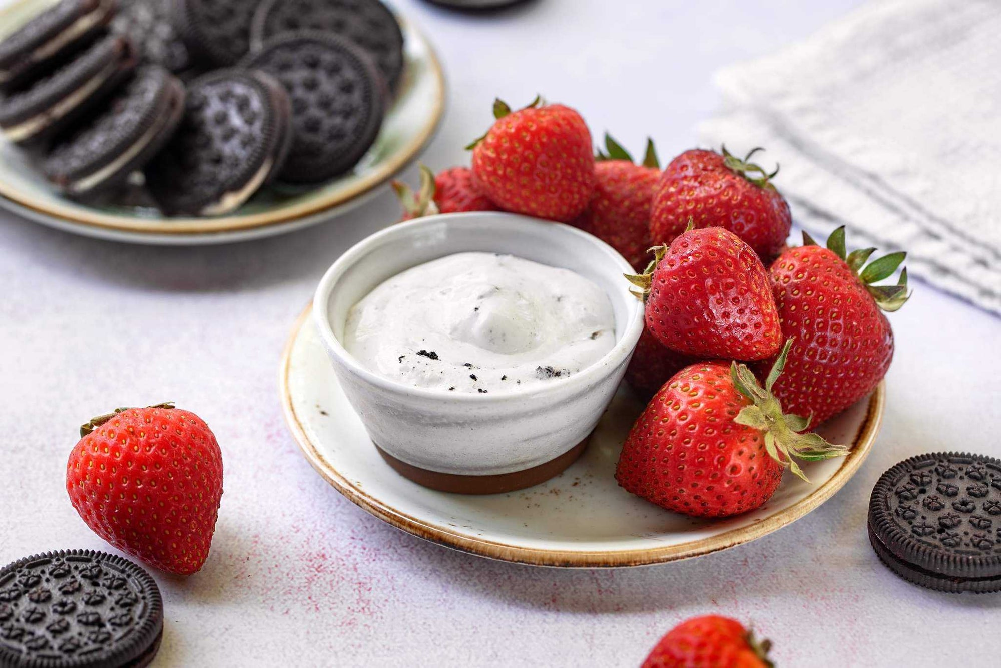 Cookie Creme with Strawberries | Funky Mello